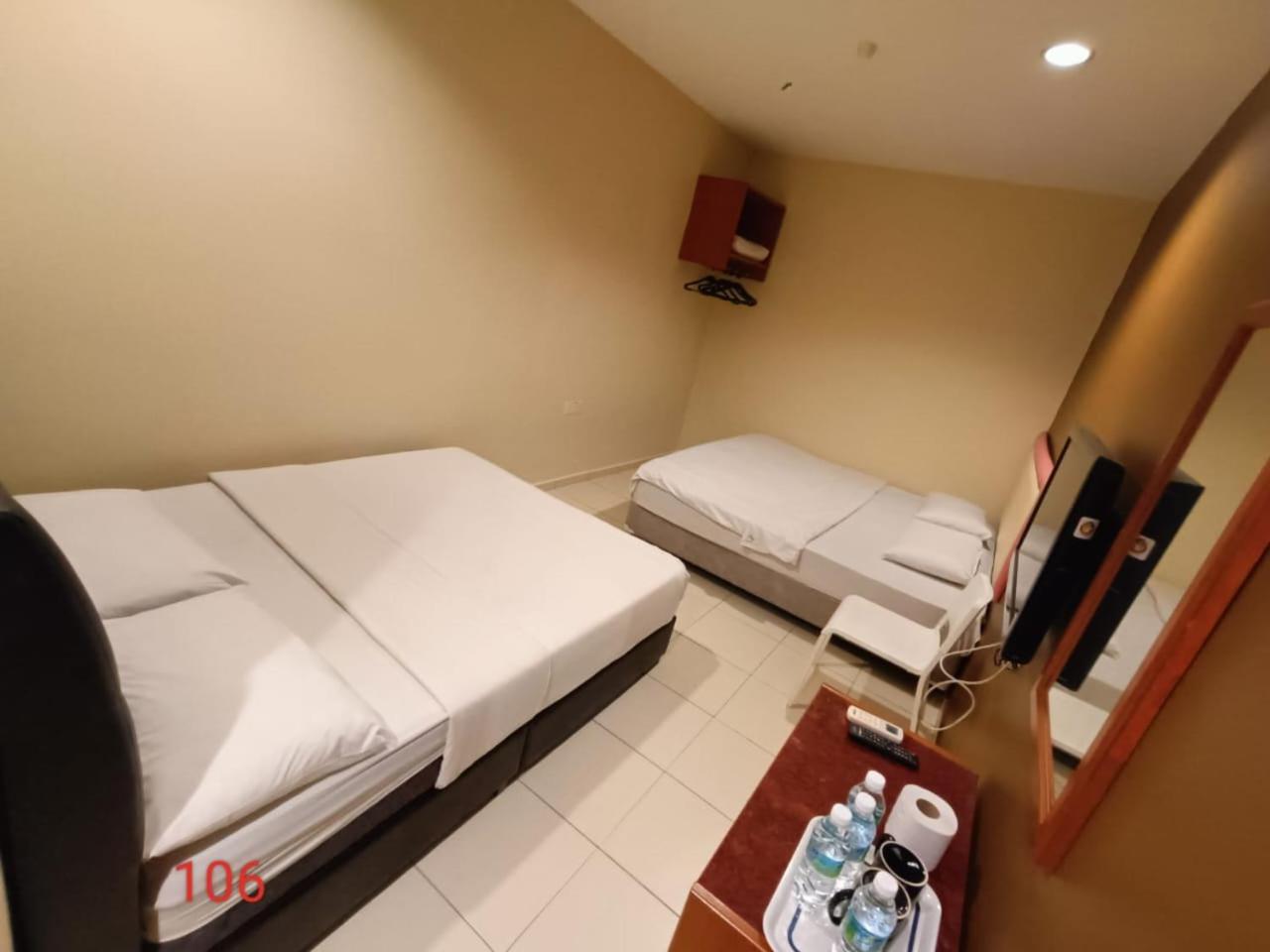 Doris Hotel Malacca Екстериор снимка